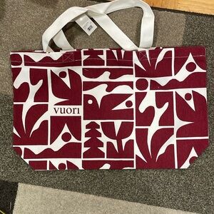 Vuori Strawberry 2025 holiday tote